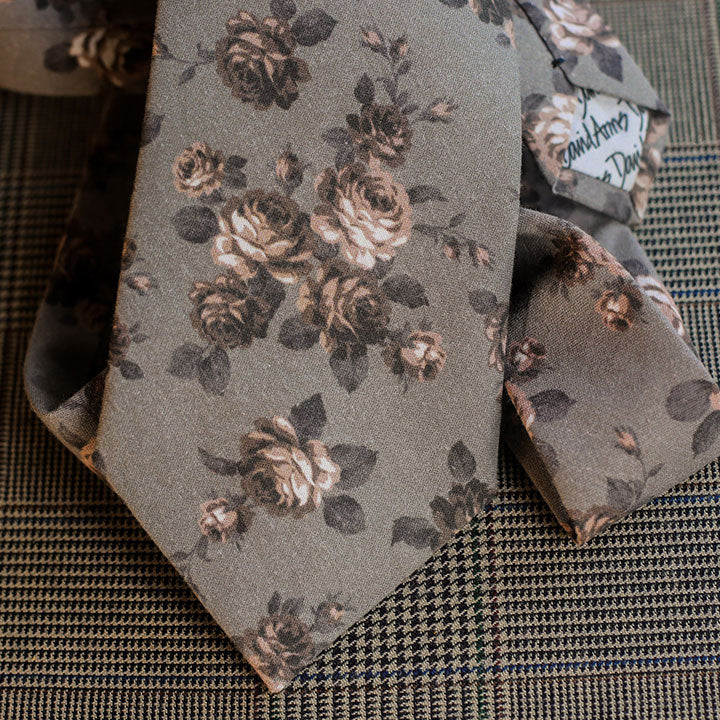 Floral Necktie (Grey)
